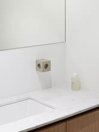 AVOLT | Mehrfachsteckdose Square 2 F Old Pink | creme