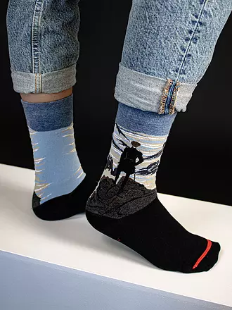 MUSEARTA | Herren Socken WANDERER ÜBER DEM NEBELMEER - C.D. FRIEDRICH blue (40-46) | dunkelblau