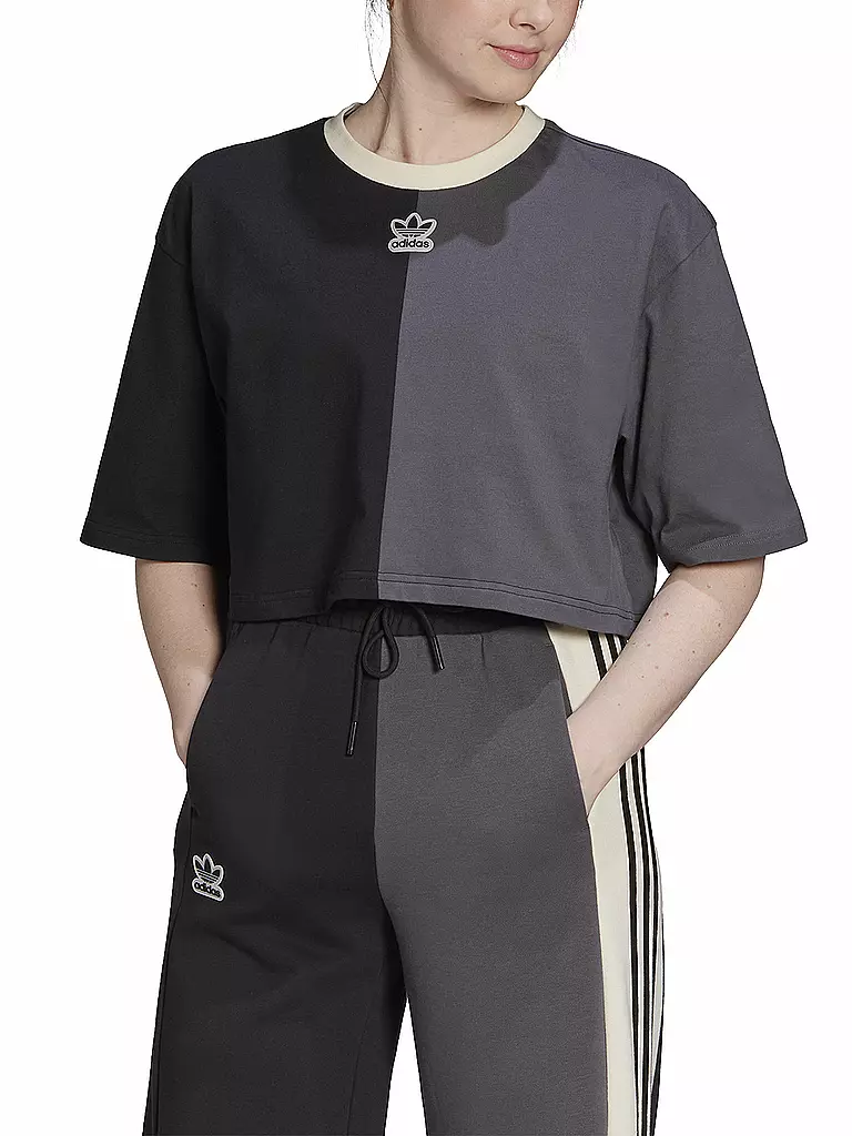 ADIDAS ORIGINALS | T-Shirt Cropped Fit | schwarz