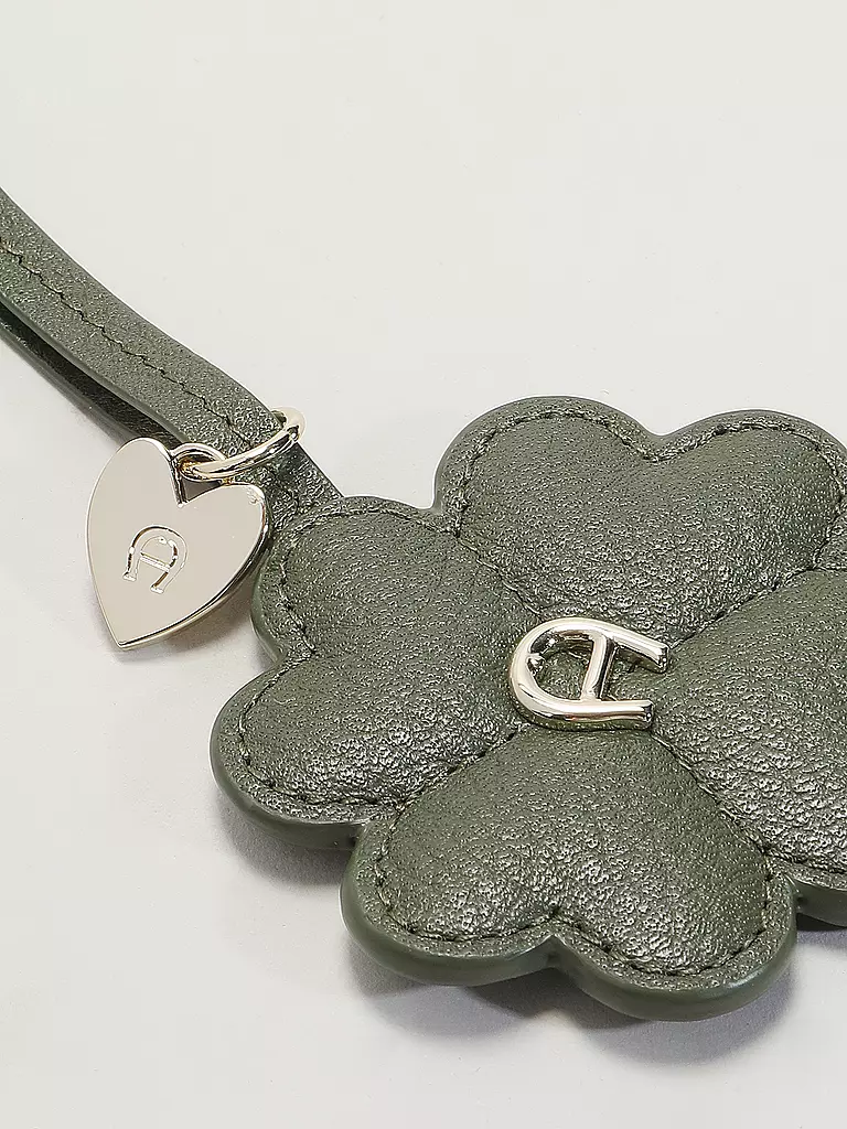 AIGNER | Anhänger KLEEBLATT | olive