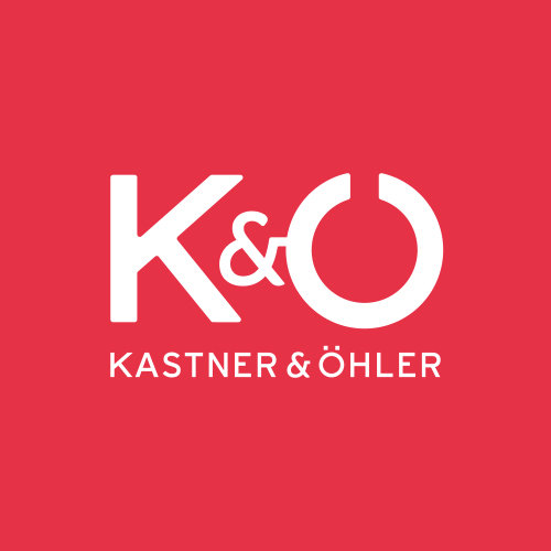 Logo von Kastner & Öhler mit den weißen Buchstaben „K&O“ und dem Firmennamen darunter auf rotem Hintergrund.