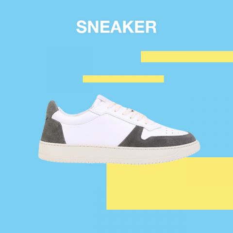 Auf einem blau-gelben Hintergrund ist ein stylischer Sneaker mit weißer Basis, grauen Akzenten und weißen Schnürsenkeln abgebildet. Das Wort „SNEAKER“ ist deutlich über dem Schuh zu sehen.