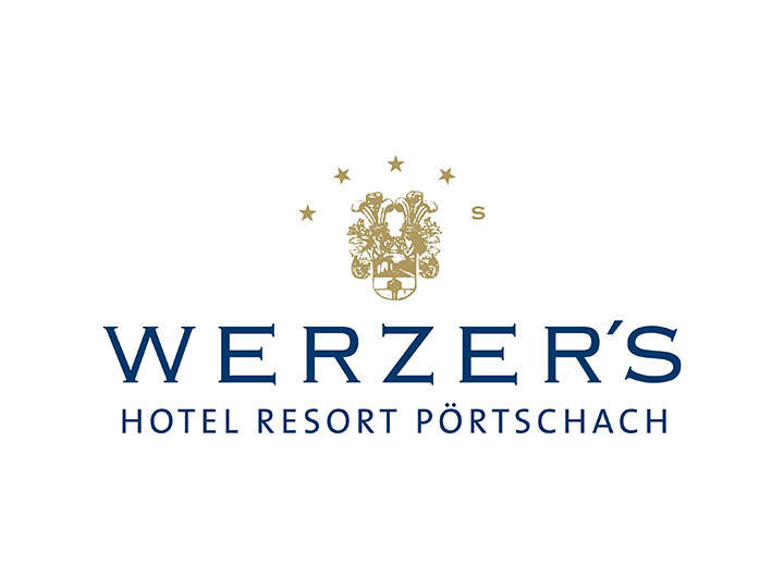 Logo von Werzer’s Hotel Resort Pörtschach. Es zeigt ein Wappen mit Sternen darüber und dem Text darunter in Blau.
