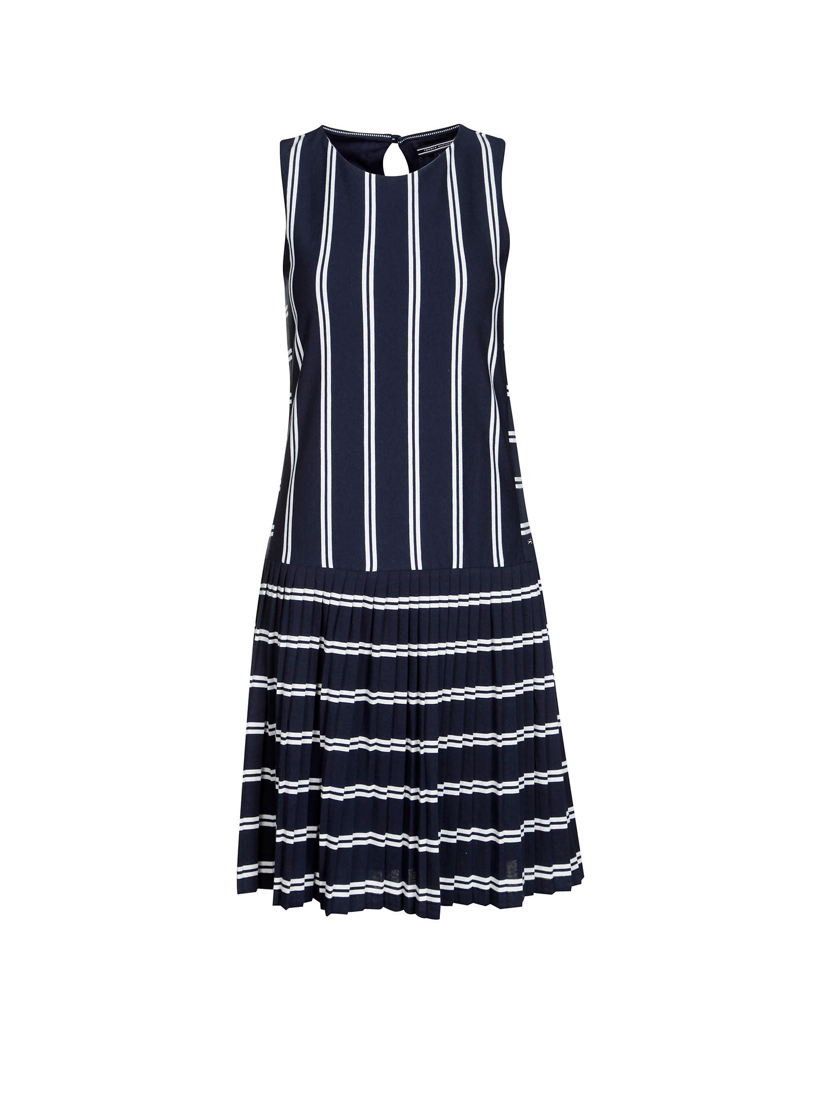 Ein ärmelloses marineblaues Kleid mit weißen vertikalen und horizontalen Streifen. Das Kleid hat einen runden Ausschnitt und einen Faltenrock, was für einen schicken und klassischen Look sorgt.