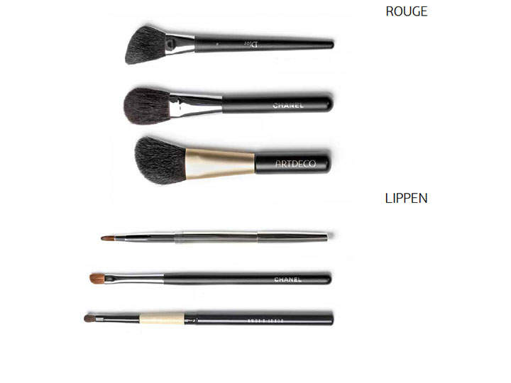 Bild von sechs Make-up-Pinseln, angeordnet in zwei Kategorien: „Rouge“ mit drei größeren Pinseln und „Lippen“ mit drei kleineren Pinseln. Die Pinsel sind mit Marken wie Chanel und Artdeco beschriftet.