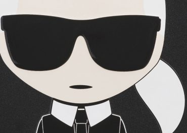 Illustration einer Zeichentrickfigur mit großer schwarzer Sonnenbrille, schwarzem Anzug und weißem Hemd. Die Figur hat ein minimalistisches Design mit glatt zurückgekämmtem weißem Haar vor einem dunklen Hintergrund.