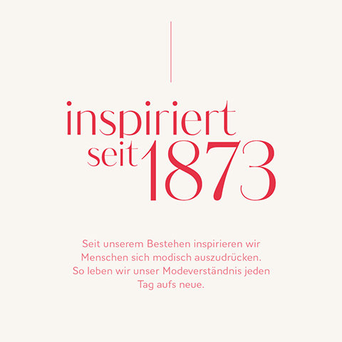 Der Text in Rot auf hellem Hintergrund lautet: „inspiriert seit 1873.“ Zusätzlicher Text unten lautet: „Seit unserem Bestehen inspirieren wir Menschen sich modisch auszudrücken. So leben wir unser Modeverständnis jeden Tag aufs neue.“
