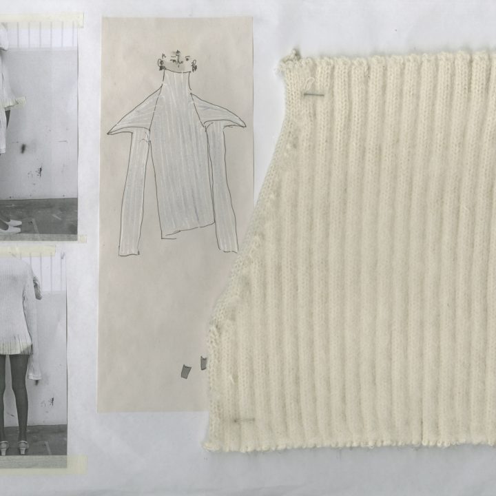 Eine Collage mit zwei Graustufenfotos einer Person in einem Strickkleid, einer Skizze eines Kleidungsstücks mit strukturierten Schultern und einem auf die Oberfläche gepinnten Stoffstück aus Rippenstrick.