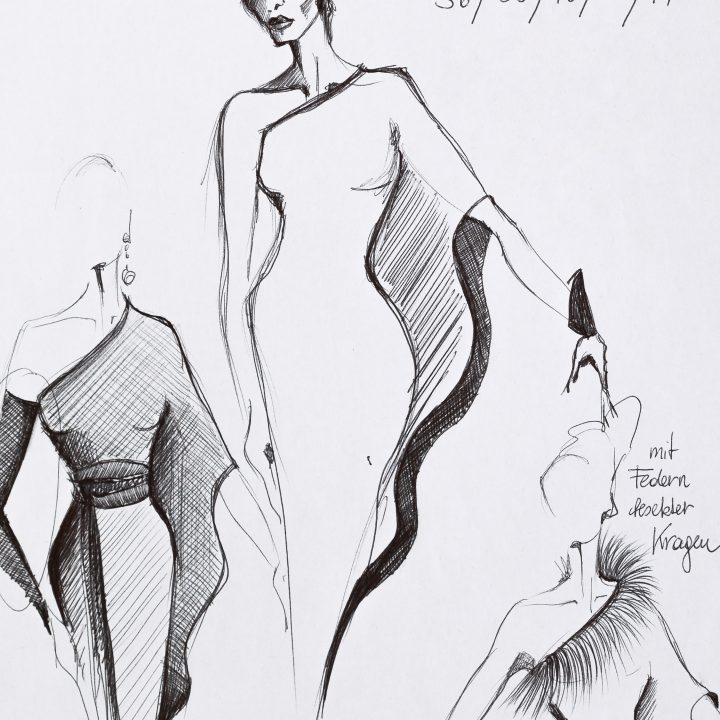 Modeskizzen eleganter Abendkleider mit fließenden Linien und Federakzenten. Die Designs umfassen One-Shoulder-Looks, dramatische Kragen und sind mit verschiedenen europäischen Größen nummeriert. .