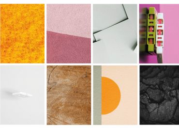 Eine Collage aus abstrakten Texturen und Kompositionen: leuchtend orangefarbene Fasern, geometrische Schichten in Rosa und Beige, überlappende weiße Paneele, bunte Kassetten, ein kleines weißes Regal an einer Wand, Holzmaserung, ein orangefarbener Kreis auf Beige und eine rissige schwarze Oberfläche.