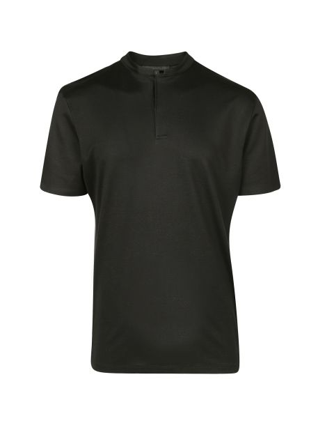 Ein schlichtes schwarzes Kurzarm-T-Shirt mit einer kleinen Knopfleiste am Kragen, abgebildet auf weißem Hintergrund.