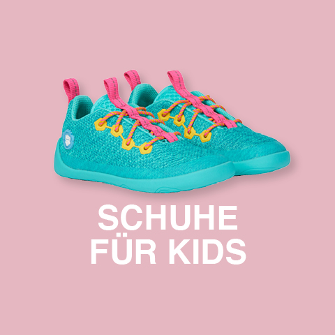 Ein Paar türkis-rosa Kinderschuhe mit gelben Akzenten auf rosa Hintergrund. Der Text darunter lautet in Weiß „SCHUHE FÜR KIDS“.