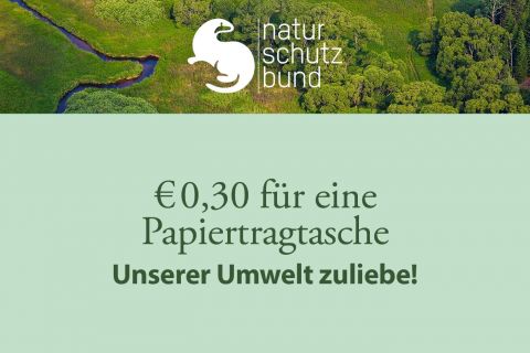 Luftaufnahme von grünen Bäumen und einem Fluss. Text lautet: „Naturschutzbund“ mit Vogellogo und „0,30 € für eine Papiertragetasche. Unserer Umwelt zuliebe!“ auf mintgrünem Hintergrund.