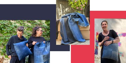 Drei Bilder zeigen zwei lächelnde Frauen, die Jeanskissen halten, einen Stapel Jeansstoff auf einer Kiste und eine Frau, die ein Jeanskissen umarmt. Im Hintergrund sind Blattpflanzen und eine bemalte Wand zu sehen.