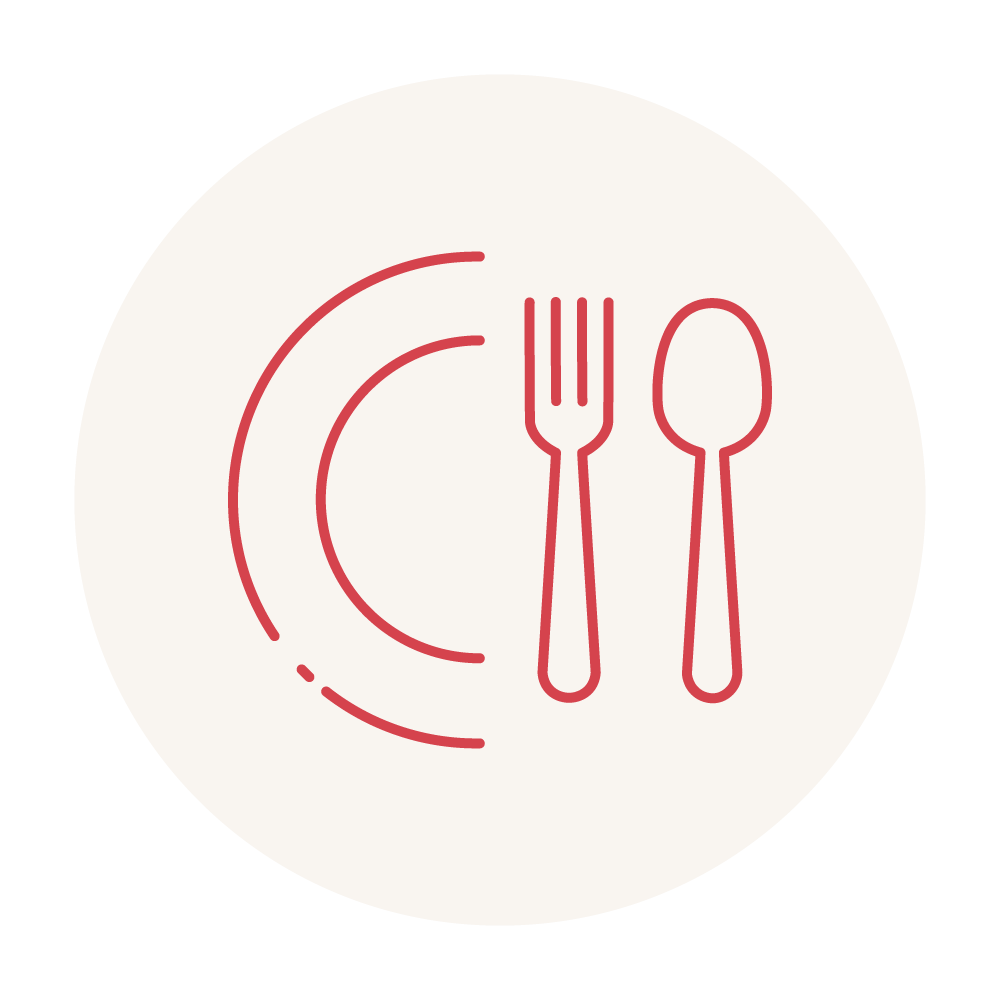 Rote Linienillustration eines Tellers, einer Gabel und eines Löffels auf einem hellbeigen Hintergrund, die ein Essen oder eine Mahlzeit symbolisiert.