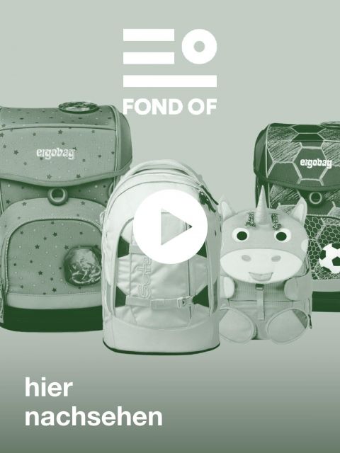 Es werden drei Rucksäcke und ein Plüsch-Einhorn gezeigt. Die Rucksäcke haben verschiedene Motive, darunter Sterne und einen Fußball. Über den Rucksäcken ist zentriert ein Play-Button-Symbol angebracht. Unten steht der Text „FOND OF“ und „hier nachsehen“.