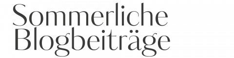 Der Text in eleganter Schriftart lautet „Sommerliche Blogbeiträge“, was auf Englisch „Sommer-Blogbeiträge“ bedeutet.