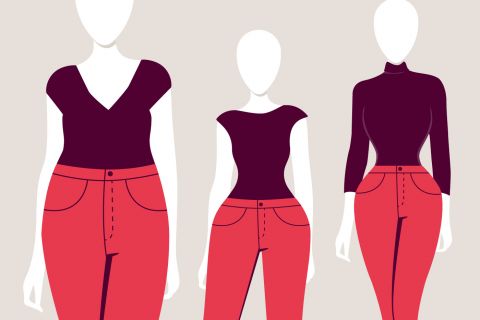 Abbildung von drei gesichtslosen Figuren, die schwarze Oberteile und rote Hosen tragen. Die Ärmellänge der Oberteile variiert: kurze Ärmel, Flügelärmel und lange Ärmel von links nach rechts. Der Hintergrund ist hellbeige.