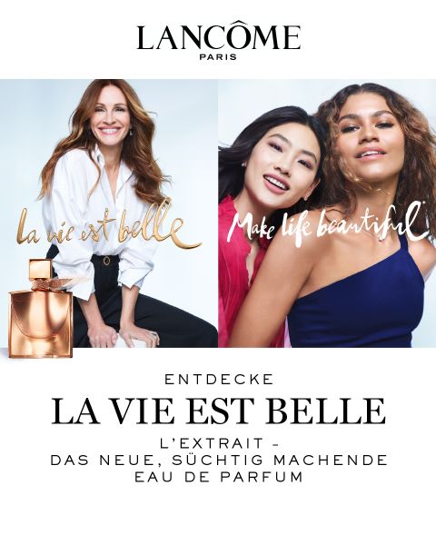 Werbung für Lancômes Parfüm „La Vie Est Belle“. Zwei lächelnde Frauen, von denen eine eine Flasche hält. Der Text enthält „La vie est belle“ und „Mach das Leben schön“. Außerdem wird erwähnt, dass man den neuen Duft „L'Extrait“ auf Deutsch ausprobieren wird.
