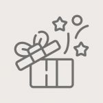 Eine einfache Strichzeichnung einer offenen Geschenkbox mit einer Schleife. Darüber schweben Sterne und ein Punkt, die Aufregung oder Überraschung suggerieren. Die Illustration ist in Grau auf hellem Hintergrund.