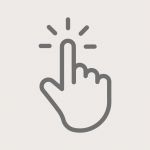 Ein Symbol einer Hand mit ausgestrecktem, nach oben zeigendem Zeigefinger, umgeben von drei Linien, die eine Klick- oder Berührungsaktion anzeigen, auf einem hellen Hintergrund.