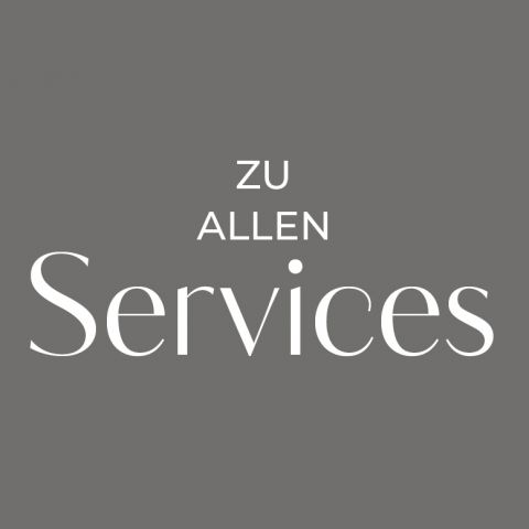 Grauer Hintergrund mit dem Text „ZU ALLEN Services“ in Weiß, mit dem Wort „Services“ in größerer Schrift.