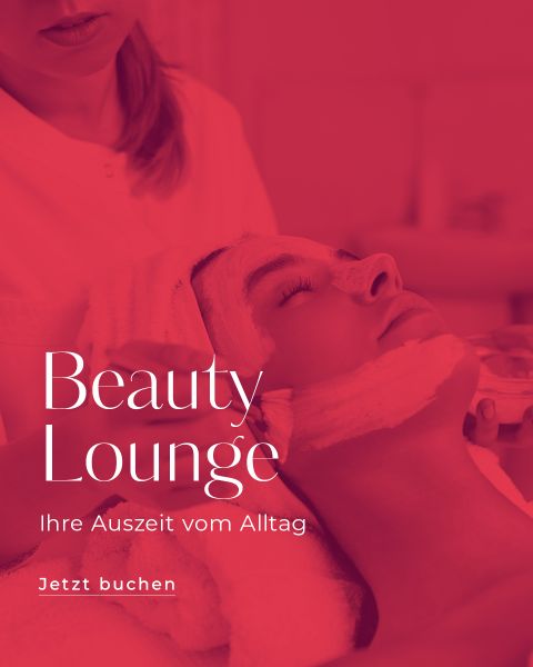 Person, die eine Gesichtsbehandlung erhält, liegt mit einem Tuch um den Kopf. Eine andere Person kümmert sich um sie. Das Bild hat eine rote Überlagerung mit Text auf Deutsch: „Beauty Lounge, Ihre Auszeit vom Alltag“ und „Jetzt buchen.