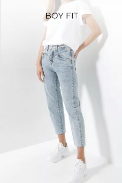 Jeans-Fit-Guide-Damen-Boy-Fit