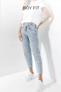 Jeans-Fit-Guide-Damen-Boy-Fit
