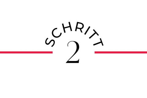 Mittig steht im Bogen über der Zahl 2 der Schriftzug „SCHRITT 2“, von links nach rechts verläuft eine rote waagerechte Linie.
