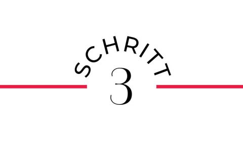 Der Text „SCHRITT 3“ steht mittig über einer dicken roten waagerechten Linie auf weißem Grund.