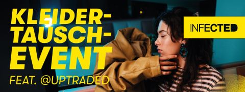 Eine stylische Frau mit geschlossenen Augen lehnt auf einer bunten Couch. Auf schwarzem Untergrund prangt in fetten gelben Lettern der Text „Kleidertausch-Event feat. @uptraded“. Rechts daneben ein gelbes „Infected“-Label.