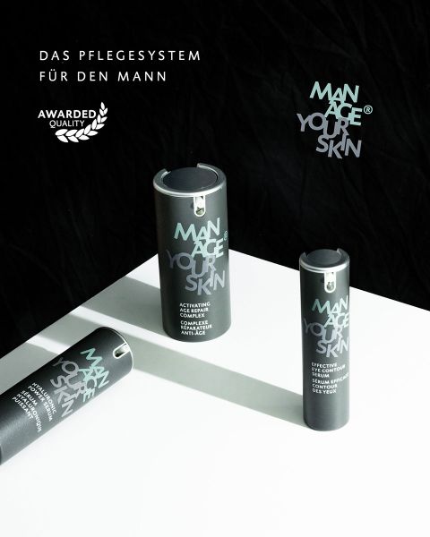 Drei schwarze Hautpflegeflaschen mit weißer Aufschrift „MAN AGE YOUR SKIN“ auf weißem Hintergrund, darüber ein deutscher Text und ein Qualitätssiegel.