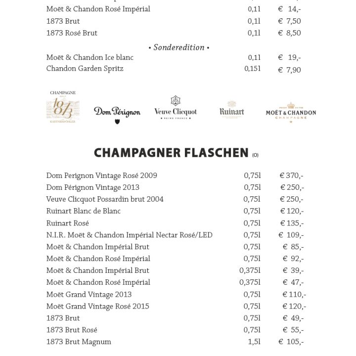 Menü mit verschiedenen Champagnersorten und Preisen. Die Listen enthalten „CHAMPAGNER“ im Glas und „CHAMPAGNER FLASCHEN“ in der Flasche und enthalten Marken wie Moët & Chandon und Dom Pérignon. Enthält unten ein Zitat von Catherine Deneuve.