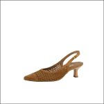 Tan Wildleder Slingback Kitten Heel Schuh mit einer spitzen Zehe und perforiert, Polka-Dot-Muster an den Seiten.