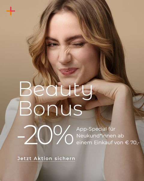 Lächelnde Frau, die zuzwinkert; ein Text-Overlay wirbt auf Deutsch für einen 20-prozentigen Beauty-Bonus für neue App-Kunden. Hellbeiger Hintergrund.