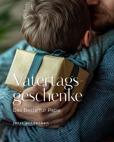 Ein Kind umarmt einen Erwachsenen und hält eine goldene Geschenkbox mit grüner Schleife in der Hand. Überlagerter deutscher Text lautet: „Vatertagsgeschenke, Das Beste für Papa, Jetzt entdecken.“.