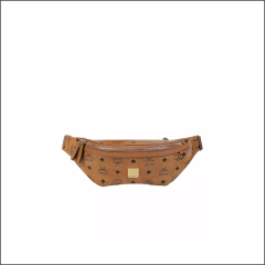Braune MCM-Gürteltasche mit schwarzem Logoprint und goldenem Etikett auf der Vorderseite, einem Hauptfach mit Reißverschluss und einem verstellbaren Riemen.
