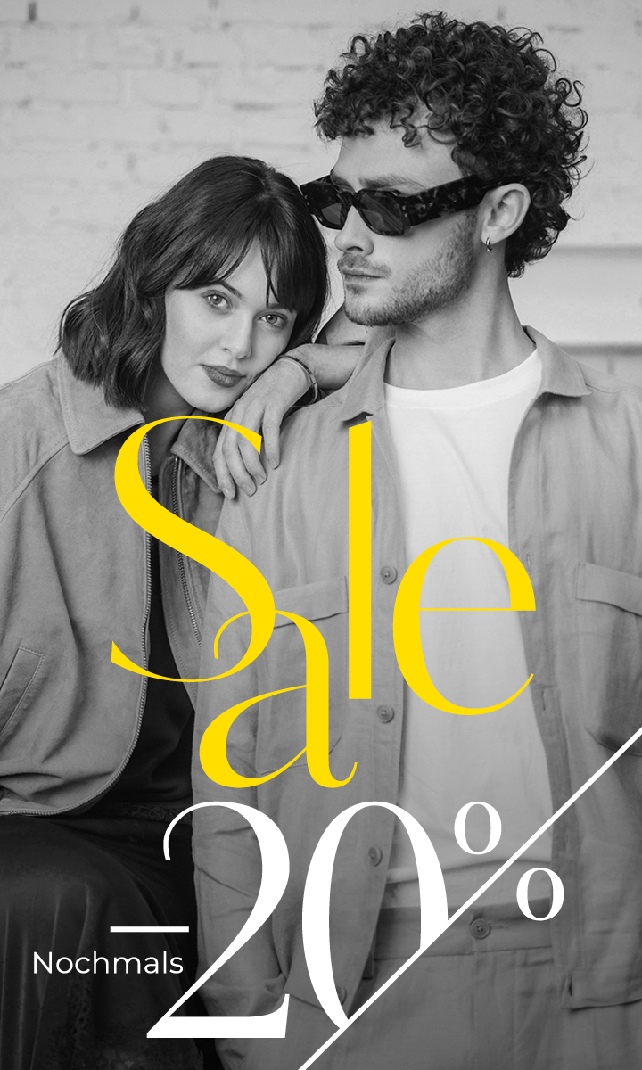 Ein stilvoll gekleideter Mann und eine stilvoll gekleidete Frau posieren gemeinsam in neutralen Outfits. In gelber Schrift steht „Sale“ und darunter in weißer Schrift „-20 %. Nochmals.“.