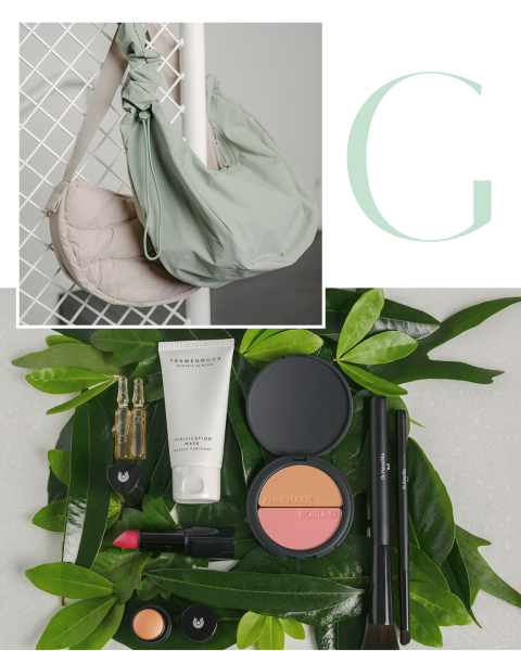 Eine mintgrüne Handtasche auf einem weißen Ständer über Make-up-Artikeln und Pinseln, die auf grünen Blättern angeordnet sind, mit einem großen Buchstaben „G“ im Hintergrund.