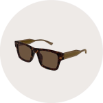 Quadratische Sonnenbrille aus Schildpatt mit braunen Gläsern und dickem Rahmen auf einem schlichten hellen Hintergrund.