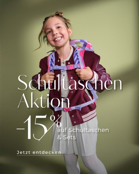 Lächelndes Mädchen mit Schulrucksack und weinroter Jacke; deutscher Text wirbt für 15 % Rabatt auf Schultaschen und -sets.