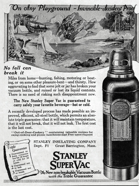 Schwarz-Weiß-Anzeige für die Stanley Super Vac-Flasche mit Produktabbildung, Garantien und fettgedrucktem Text, der die Langlebigkeit und das unfallsichere Design hervorhebt.