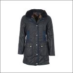 Eine schwarze Parka-Jacke mit Kapuze, Vordertaschen, goldenen Knöpfen und kariertem Futter, präsentiert vor einem weißen Hintergrund.