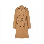 Beiger Trenchcoat mit Gürtel in der Taille, doppelreihiger Vorderseite und schwarzen Knöpfen, dargestellt vor weißem Hintergrund.