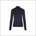 Schwarzes Langarm-Rollkragen-Shirt vor weißem Hintergrund.