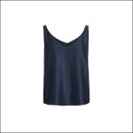 Marineblaues Satin-Trägertop mit V-Ausschnitt, ärmellosem Schnitt und lockerer Passform, abgebildet vor einem schlichten weißen Hintergrund.