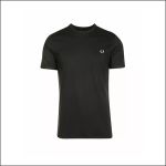 Ein schlichtes schwarzes T-Shirt mit kurzen Ärmeln und einem kleinen weißen Lorbeerkranz-Logo auf der linken Brust, das auf weißem Hintergrund abgebildet ist.