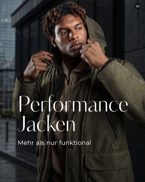 Ein Mann, der eine olivgrüne Kapuzenjacke trägt, auf der der Schriftzug „Performance Jacken. Mehr als nur funktional.“ zu lesen ist.