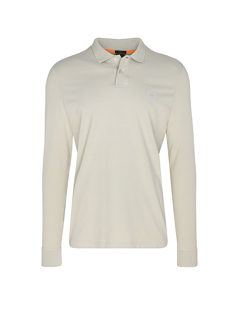 Slim Fit Poloshirt mit Label-Badge Modell Passerby